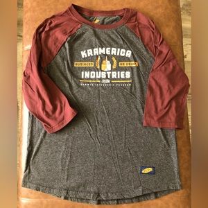 Seinfield graphic 3/4 sleeve raglan baseball shirt. Size M